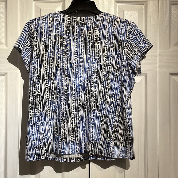 Ruby Rd. Blue patterned top size medium - Picture 3 of 3